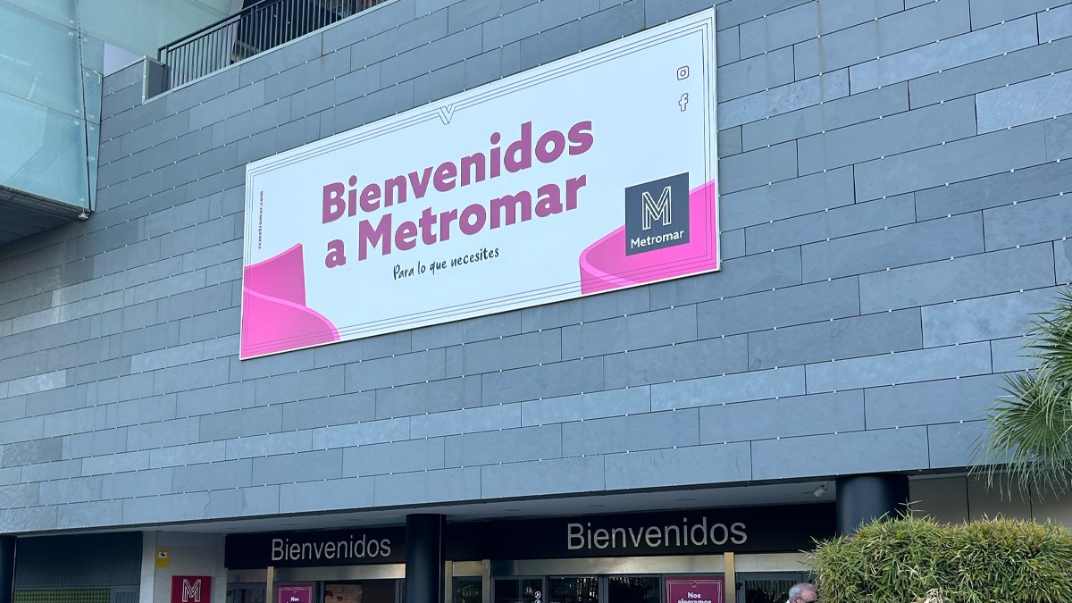 Fachada del Centro Comercial Metromar